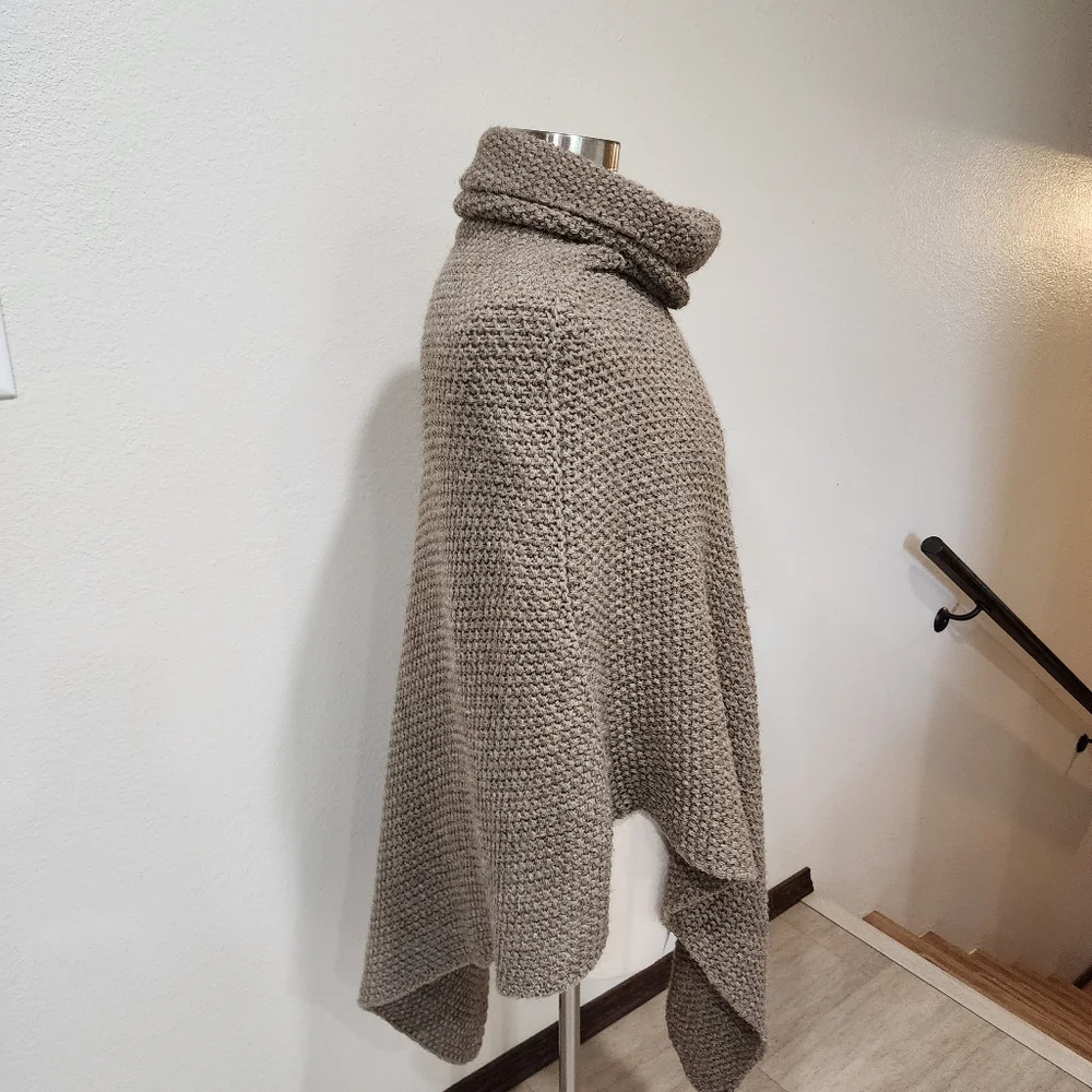 Cocogio Made in Italy Wool Blend Poncho Cowl Neck Nubby Knit Neutral Tan OSFM